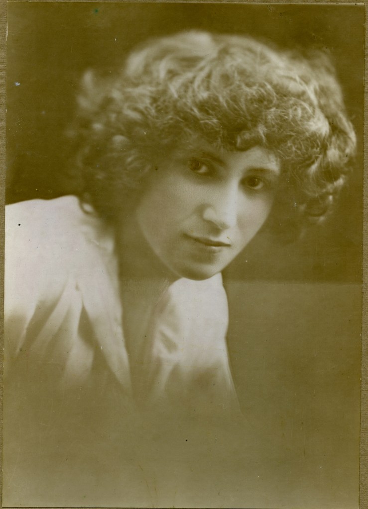 Young Reta Light in her twenties c.1920s