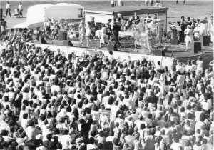 The Newcastle Show. Young Talent Time Show with Crowds. 3 March 1985. Photographer: Sandy McIntosh.